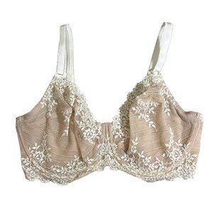 30% off! Wacoal Bra Women's 38DDD beige white lace not padded lightly lined